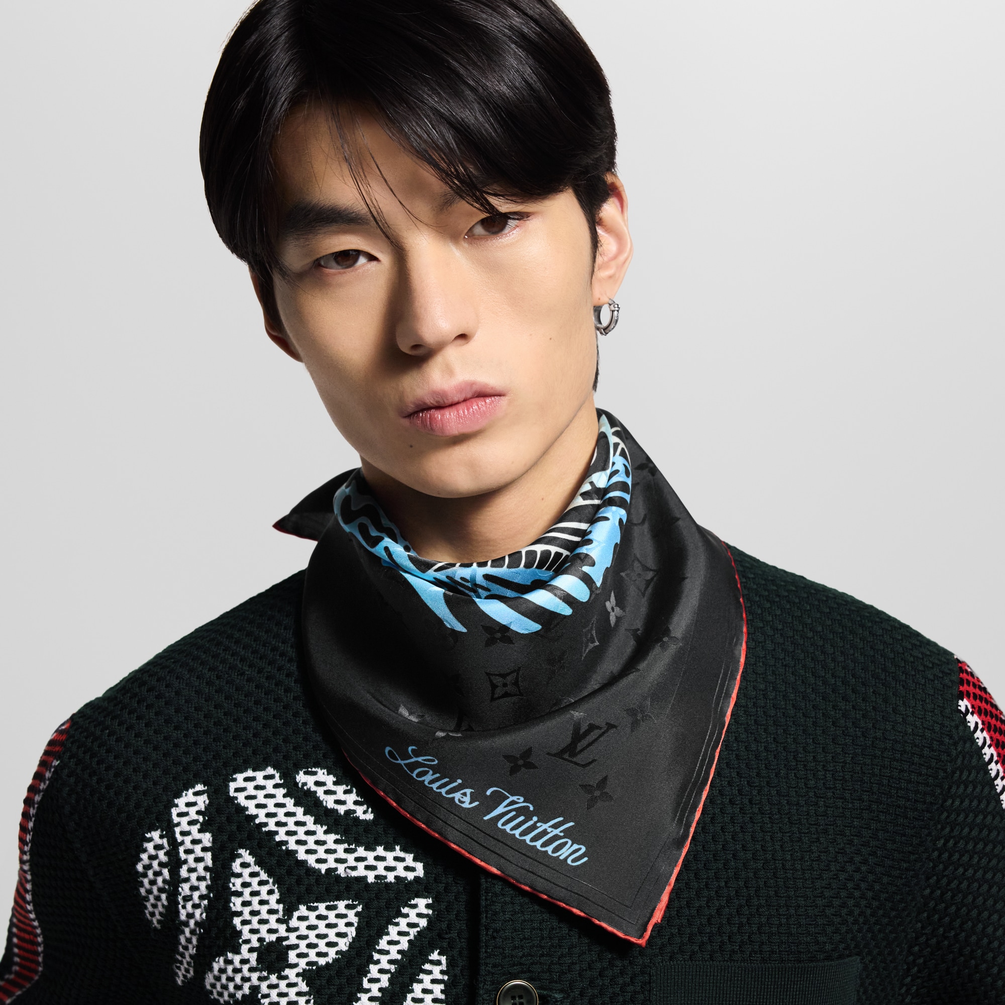 小物 Louis Vuitton Scarf - Bandana LV City Bandana LV City Stamp S00 - Para Ele | LOUIS VUITTON ®